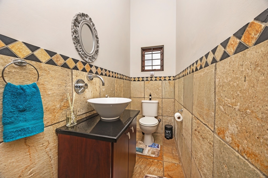 4 Bedroom Property for Sale in Van Riebeeckshof Western Cape